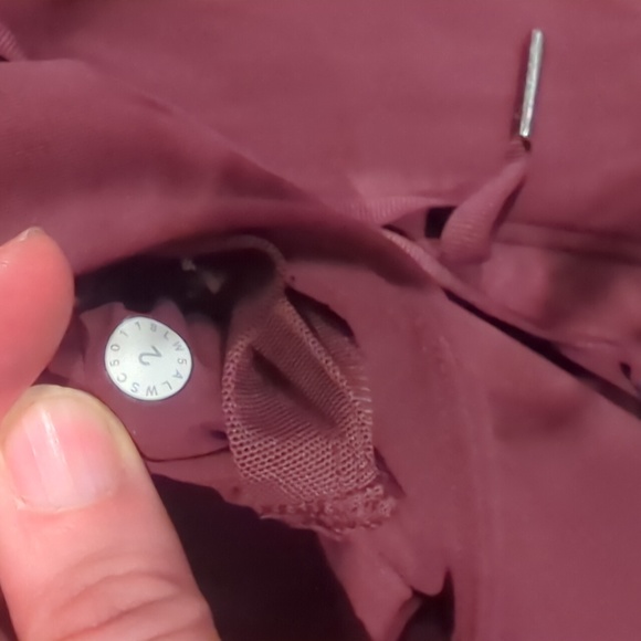 Lululemon Cropped Pant - Size 2 - Picture 4 of 5